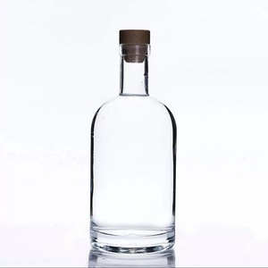 Cylindre 700ML Eau de source pétillante Bouteilles en verre clair carbonatées - Product Image 1