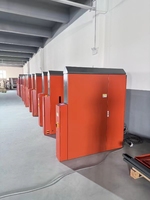 Magasin de palettes semi-automatique électrique avec AGV pour la manutention de cartons en plastique d'emballage alimentaire et de caisses, équipé de distributeurs robotisés