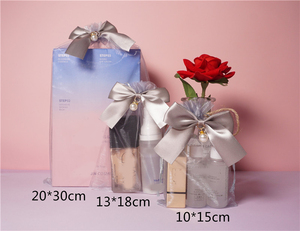 Sac en organza PVC imprimé avec logo personnalisé et nœud perlé pour le rangement de cosmétiques et pochette cadeau de mariage - Product Image 2