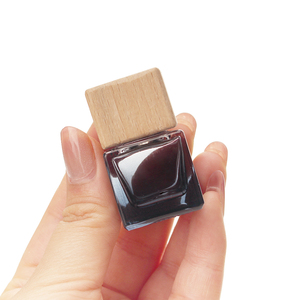 Set di Bottiglie di Vetro Vuote <span class=keywords><strong>per</strong></span> Profumo Auto di Lusso con Tappo in Legno Nero Ricaricabile, Deodorante <span class=keywords><strong>per</strong></span> Auto Appeso, <span class=keywords><strong>Olio</strong></span> Essenziale, Confezione Regalo - Product Image 5
