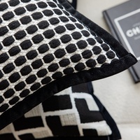 Prix usine 100% Polyester léger luxe Jacquard jeter taie d'oreiller Style chinois housse de coussin pour la décoration intérieure