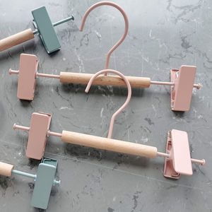 Winwin Free Sample Anti-Slip Kid <strong>Children</strong> Metal Clothes <strong>Hanger</strong> with Wood Bar Single Tier for Wardrobe &amp; Living Room Use - Product Image 1