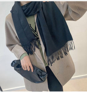 Logo personnalisé <span class=keywords><strong>alpaga</strong></span> mérinos hommes 100% <span class=keywords><strong>laine</strong></span> écharpe pour femmes sublimation école chaud hiver grand pure cachemire <span class=keywords><strong>laine</strong></span> écharpes châle - Product Image 4