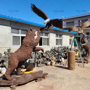 <span class=keywords><strong>Statue</strong></span> all'aperto dell'orso animale del bronzo del giardino all'aperto a grandezza naturale e scultura dell'aquila da vendere - Product Image 2
