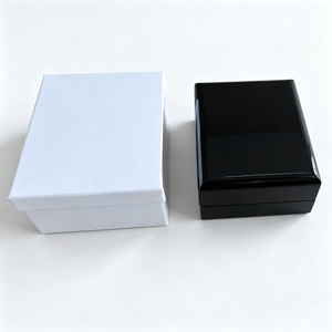 Boîte à bague en bois noir brillant, boîte cadeau pour bijoux avec peinture piano personnalisée pour mariage et fiançailles - Product Image 6