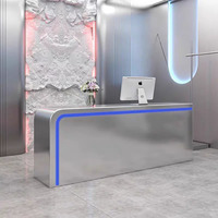 Comptoir de réception moderne en acier inoxydable pour hôtel, hall, centre commercial, restaurant – Personnalisable et respectueux de l'environnement