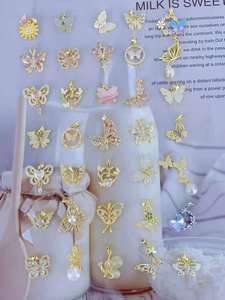 Vente en gros de pendentifs en forme de cœur en cristal rose plaqué or 18 carats, collection de charmes romantiques en forme de cœur de fleur et de planète pour <span class=keywords><strong>la</strong></span> fabrication de colliers en DIY - Product Image 3