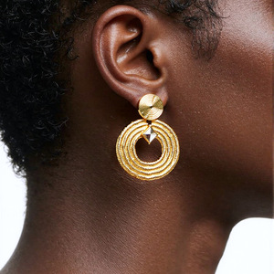 Pendientes de Aro Geométricos Dorados con Diamante de Corte Princesa, Pendientes de Acero Inoxidable para Uso Diario de Mujer, EH12069 - Product Image 5