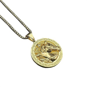 Collier avec pendentif rond plaqué or Hip Hop, charme cheval en acier inoxydable - Product Image 1