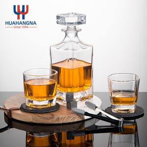Set Regalo Decanter da Whiskey in Confezione da 5 Pezzi <span class=keywords><strong>con</strong></span> Incisione Personalizzata, 4 <span class=keywords><strong>Bicchieri</strong></span> Tumbler da Whiskey e 8 Pietre in Scatola di Legno - Product Image 3