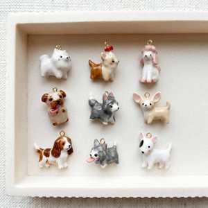 Colgante de animales de dibujos animados minimalistas europeos y americanos, con pintura de goteo de aceite, accesorio pequeño de tacto premium. - Product Image 1
