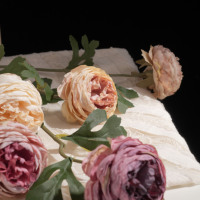 Rose de thé artificielle de haute qualité avec des bords brûlés fleur de soie pour la décoration de la maison ornement de table, arrangement de fleurs de bricolage