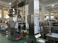 Machine d'emballage de films de haute précision tout-en-un pour pesage et remplissage, haute productivité, pour snacks, pop-corn, noix et chips