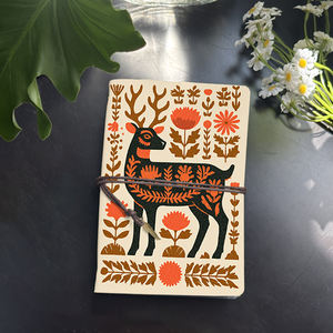 Cuaderno Vintage A6 hecho a mano con colgante con cierre de corbata, 80 hojas, regalo perfecto para administradores sanitarios con flores de ciervo - Product Image 1