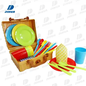 Conjunto de cesta para piquenique, jogo de cesta com talheres, toalha de mesa e mais grandes para brincar de fingir no interior e ao ar livre 25 peças