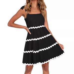 Vestido de manga corta independiente con tirantes y espalda descubierta plisada línea A - Product Image 4