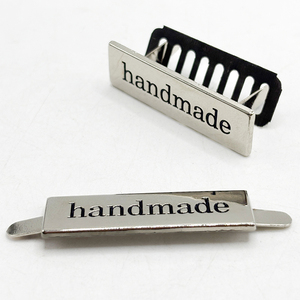 Etichette Metalliche Personalizzate di Alta Qualità con Logo Multicolore Placcato per Abbigliamento, Forma Quadrata o a Rotolo - Product Image 4
