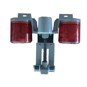 Feu de signalisation solaire EB8047ST, lumière LED rouge, installation fixe, matériau ABS, feux de circulation - Product Image 1