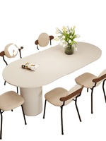 Table et chaises de salle à manger créatives de style nordique moderne 2026, combinaison en bois massif pour petite salle à manger d'hôtel