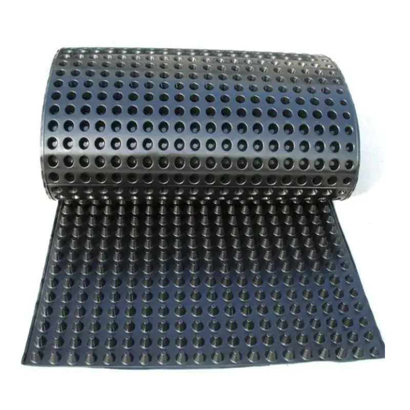 Panneaux de tapis de drainage PP Plaque de drainage à fossettes en plastique pour système de toit vert
