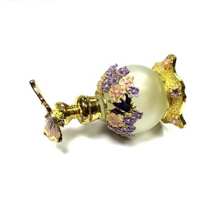 Naher Osten Dubai Essence Parfüm flasche 15ml 30ml Metall Schmetterling Zink legierung Runde Flasche Benutzer definierte Vintage Parfüm deckel - Product Image 4