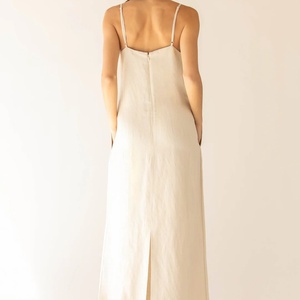 Robe longue en lin mélangé personnalisée pour femme, couleur ivoire, bretelles spaghetti, col carré - Product Image 4