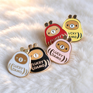 Broche personnalisée en acrylique motif dessin animé, badge publicitaire avec logo sur mesure pour la décoration de sacs - Product Image 1