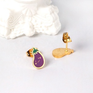 Boucles d'oreilles clous personnalisées pour enfants, en émail coloré, motif aubergine, en acier inoxydable plaqué or 18 carats, mignonnes boucles d'oreilles clous en forme de fruit pour enfants - Product Image 4