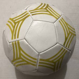 Ballon de football professionnel en PVC taille 5 pour l'entraînement et les matchs, vente en gros directe usine - Product Image 1