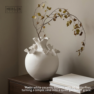 Jarrón <span class=keywords><strong>de</strong></span> <span class=keywords><strong>Cerámica</strong></span> Hecho a Mano Merlin Living, Jarrón para Flores Esmaltado con Decoración <span class=keywords><strong>de</strong></span> Mariposa, Venta al por Mayor <span class=keywords><strong>de</strong></span> Fábrica <span class=keywords><strong>de</strong></span> <span class=keywords><strong>Cerámica</strong></span> Chaozhou - Product Image 1