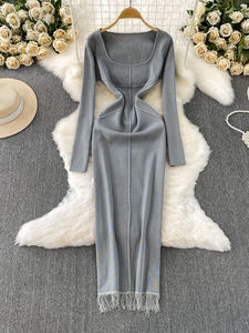 Robe moulante en tricot pour femme - Robe à manches longues à col carré avec taille nouée et bordure à franges - Product Image 3