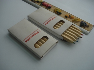 Hot sale pesanan kecil disesuaikan logo 6PCS 3.5 inci kayu warna pensil ke dalam kotak kertas