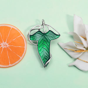 Broches en émail à feuilles vertes inspirées des films fantastiques, style elfique, badge de revers, bijoux, cadeau pour les fans et les amis - Product Image 2