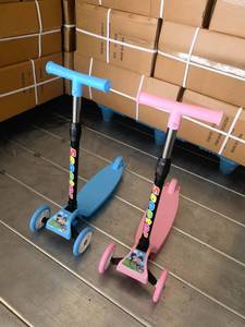 Scooter pieghevole in plastica multipla per bambini con altezza regolabile a tre ruote con illuminazione posteriore ampia e robusta - Product Image 3