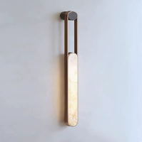Applique murale LED verticale de luxe en métal et marbre, luminaire décoratif pour projets hôteliers et décoration intérieure