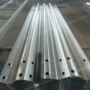 Barrière de protection autoroutière galvanisée anti-corrosion à trois vagues en acier Q345, poteau en U, approvisionnement direct usine, homologuée H2W3 - Product Image 3