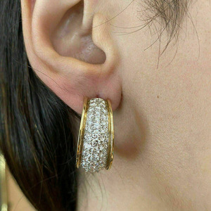 Eleganti Orecchini a Cerchio con Pavé per Donne, Gioielli di Lusso alla Moda - Product Image 2