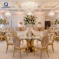 Meubles d'hôtel de luxe sur mesure, table ronde en verre avec plateau central doré, tables et chaises de réception en acier inoxydable pour les événements