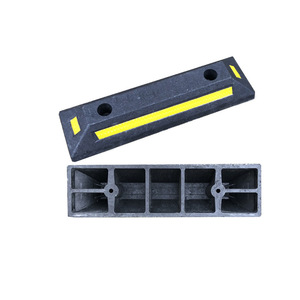 Tope de rueda de caucho y plástico 550x150x100mm reforzado para aparcamientos subterráneos - Product Image 1