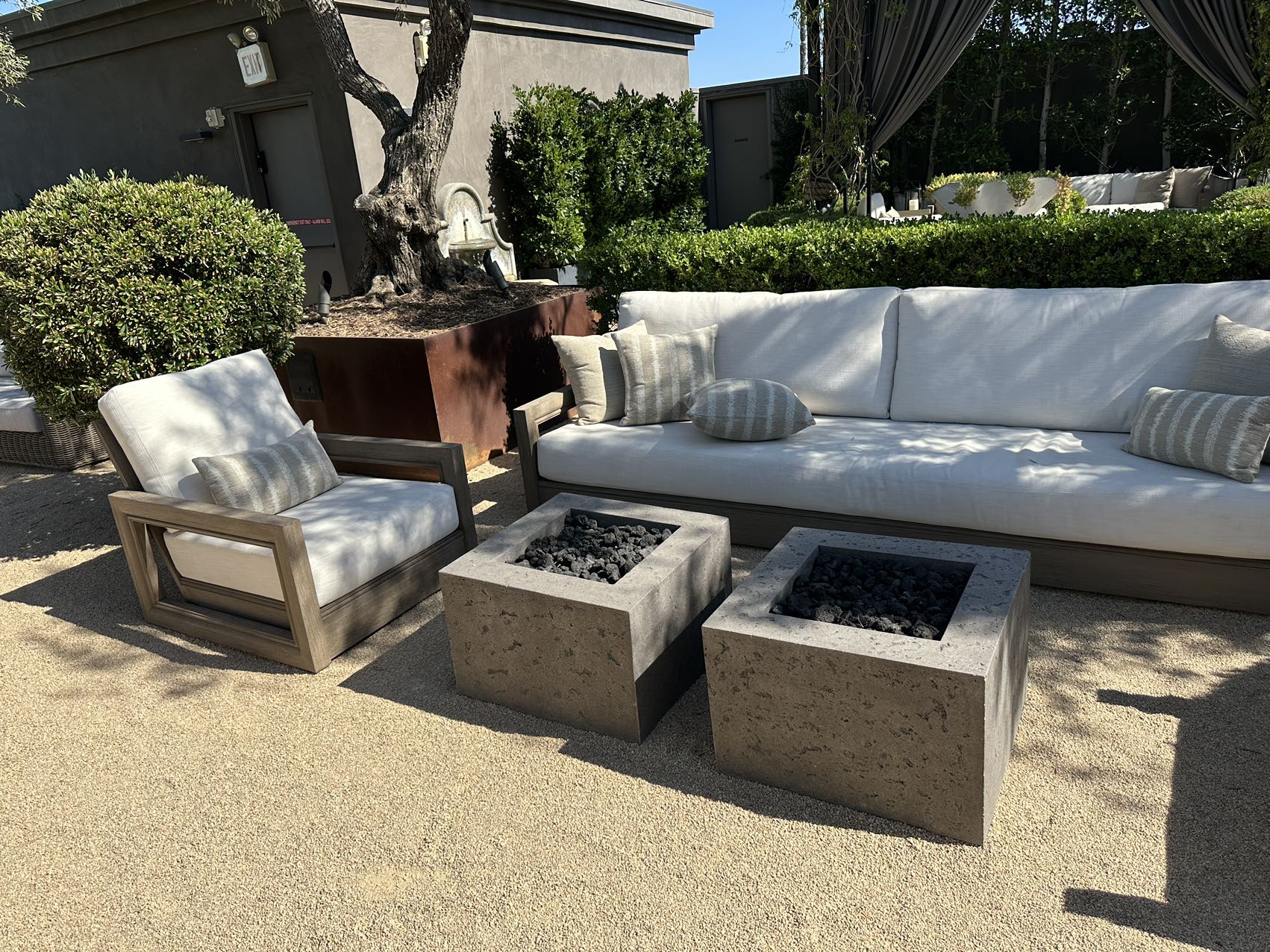 2024 Modern Wholesale Luxury solid Teak Natural Wooden Frame Garden Patio Outdoor Couch Sofa