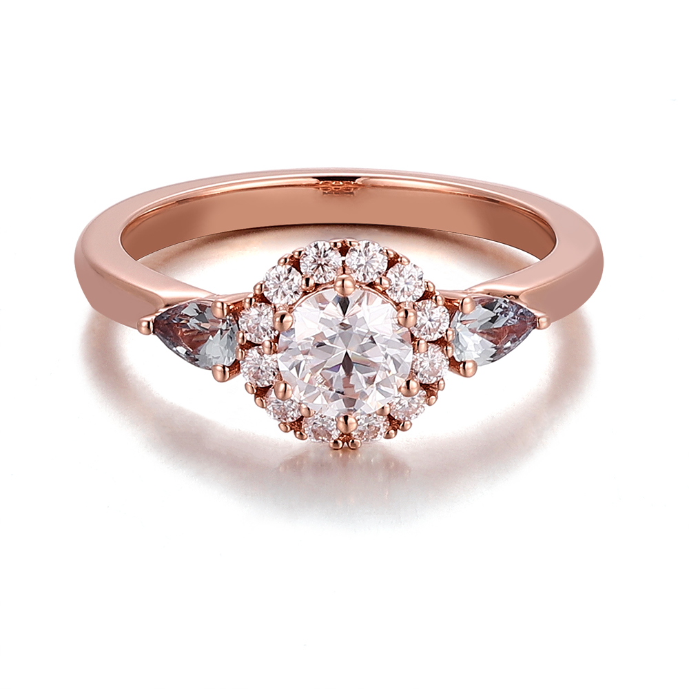 Bague en or massif 10K avec diamant de laboratoire.