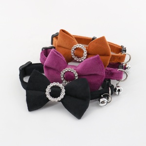 Collier pour chat élégant et mignon en polyester avec nœud papillon et clochette, réglable, anti-perte, pour la promenade quotidienne, les fêtes et l'extérieur - Product Image 4