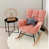 Fauteuil de salon moderne et luxueux en velours confortable, avec pieds en bois, idéal pour la détente et la vente en gros
