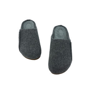 Sabots Fourrés pour Femme et Homme Pantoufles d'Hiver <span class=keywords><strong>en</strong></span> Liège Pelucheux Mules <span class=keywords><strong>en</strong></span> Liège et Fourrure Chaussures de Maison <span class=keywords><strong>en</strong></span> Peluche Courte et Liège pour l'Hiver - Product Image 4