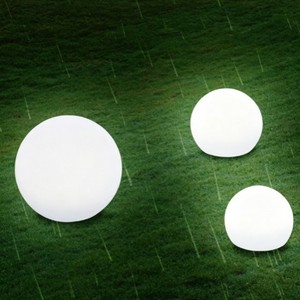 ไฟสนามหญ้า LED กลางแจ้ง แบตเตอรี่แบบชาร์จไฟได้ รีโมทคอนโทรล ตัวเครื่องพลาสติกกันน้ำ 12V DC อายุการใช้งาน 50000 ชั่วโมง - Product Image 1