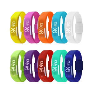 Montre-bracelet numérique LED rectangulaire en acrylique 2020 avec bracelet en caoutchouc, affichage jour/date, pour enfants et adultes unisexe - Product Image 4