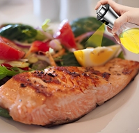 Bouteille pulvérisateur d'huile en verre de 200 ml avec couvercle en acier inoxydable 304, logo personnalisé, pour barbecue, fête, cuisson