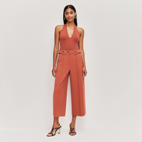Ensemble deux pièces sur mesure pour femme, collection été : Haut dos nu en tricot côtelé couleur terre cuite et culotte taille haute à jambes larges