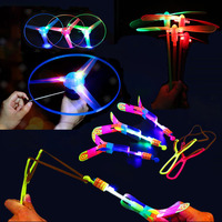 Jouets lumineux LED, libellules en bambou clignotantes, hélices en plastique à friction manuelle, électroniques, cadeau pas cher pour enfants, décoration de fête