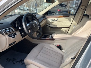 Mercedes-Benz Classe E Modèle 2014 Révisé E300L 5 Places Occasion Berline Moyenne-Grande Haute Performance Essence Conduite à Gauche - Product Image 5